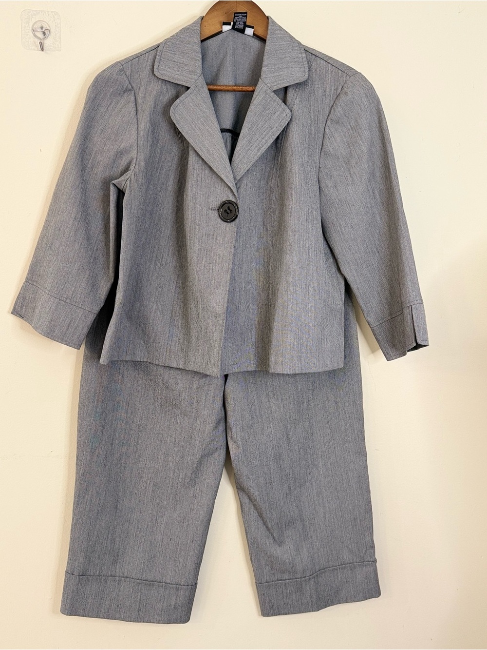 Studio 1940 gray pants suit crop jacket (small) pants (SZ 8)